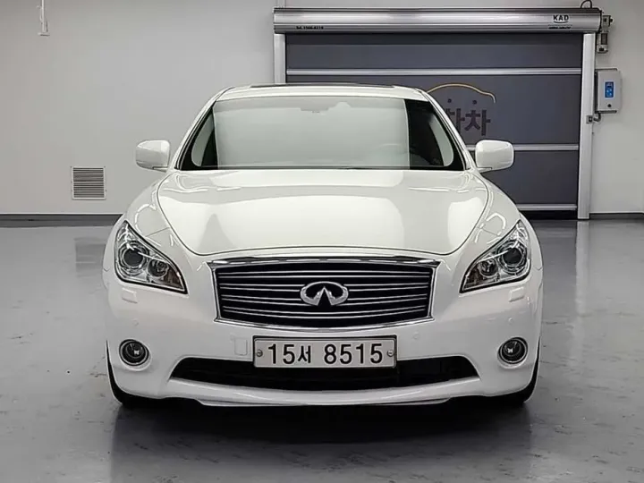 Infiniti M