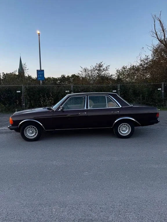 Mercedes-Benz 240