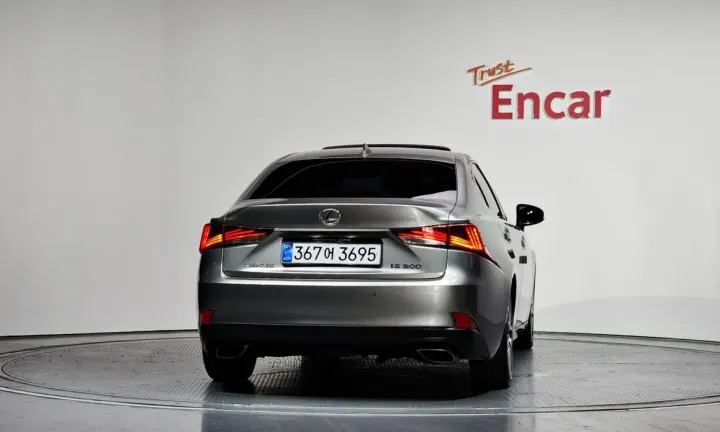 Lexus IS