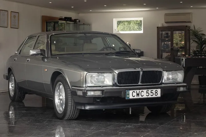 Jaguar XJ