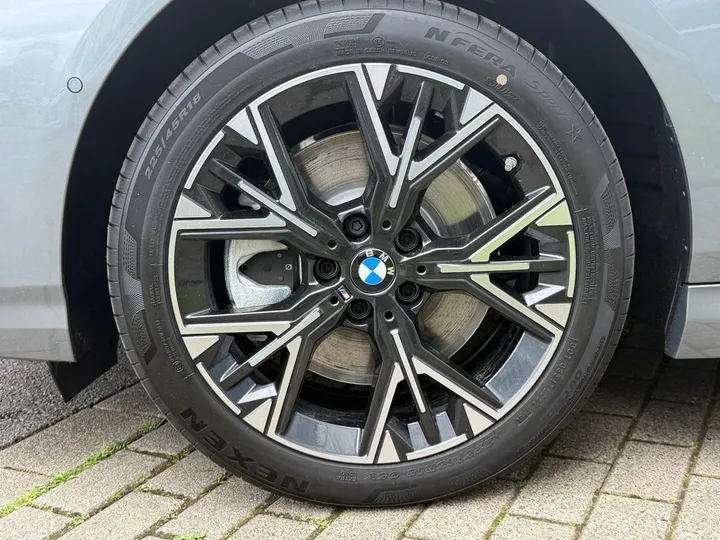 BMW 123