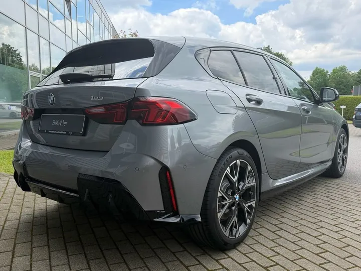 BMW 123