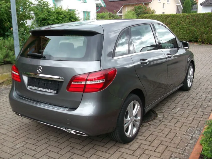 Mercedes-Benz B 200