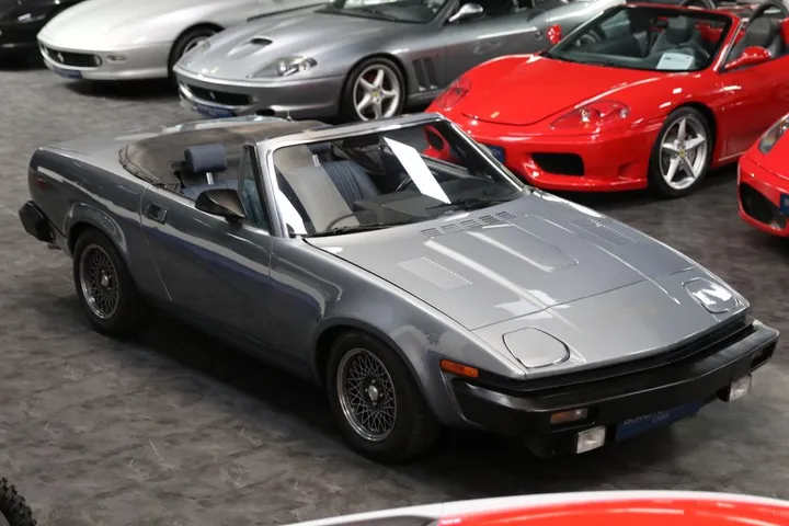 Triumph TR8