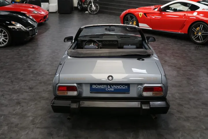 Triumph TR8