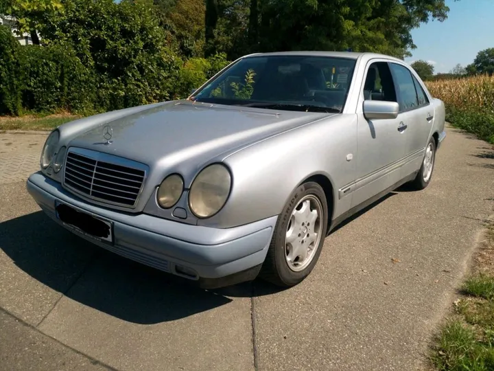 Mercedes-Benz E 320