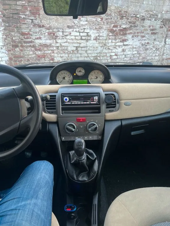 Lancia Ypsilon