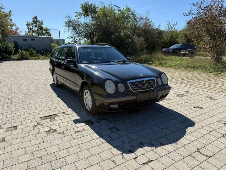 Mercedes-Benz E 220