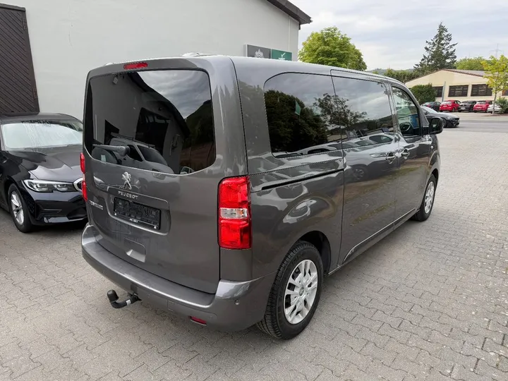 Peugeot Traveller
