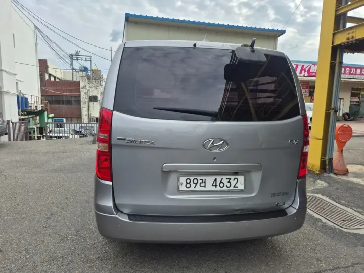 Hyundai Starex