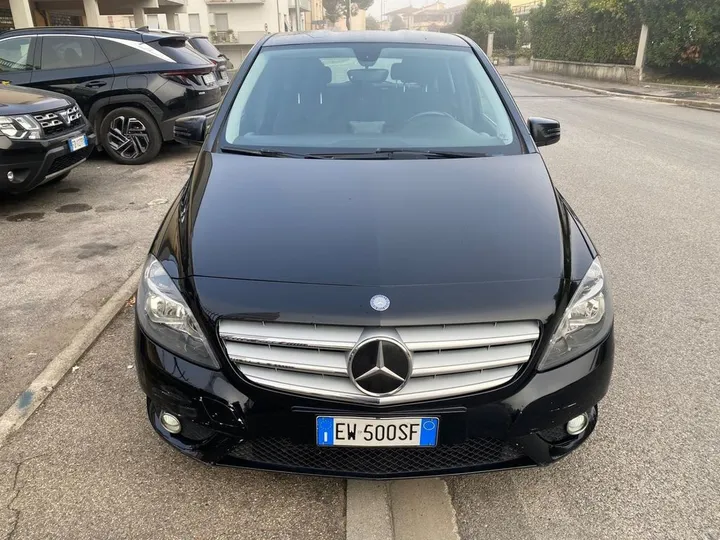 Mercedes-Benz B 180
