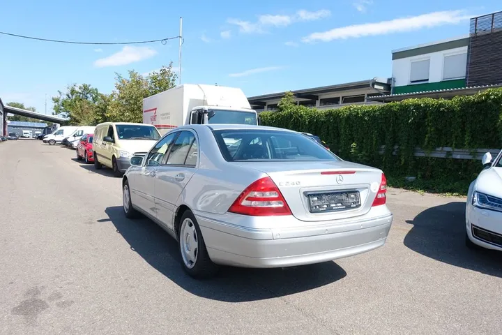 Mercedes-Benz C 240