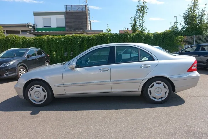 Mercedes-Benz C 240