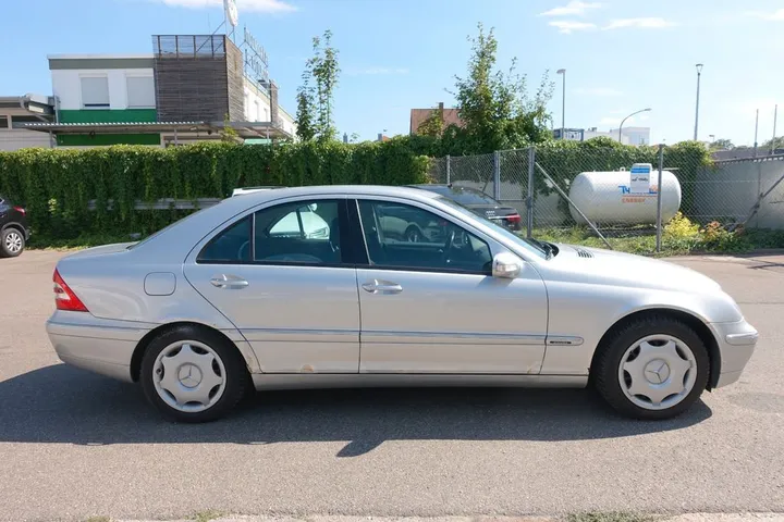 Mercedes-Benz C 240