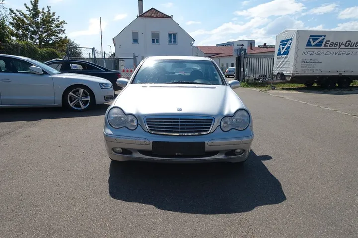 Mercedes-Benz C 240