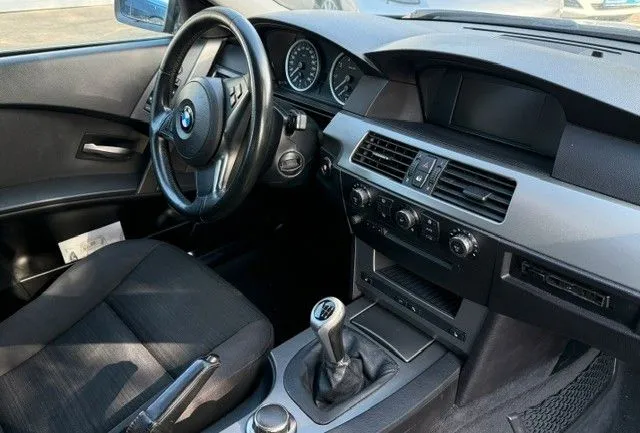 BMW 523