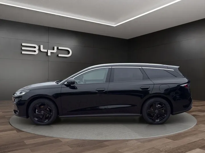BYD SEAL 6