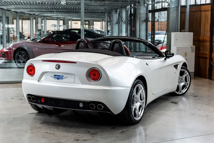 Alfa Romeo 8C