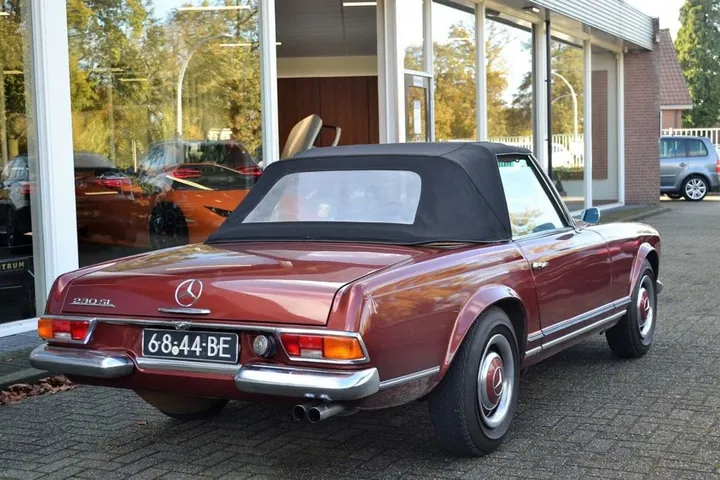 Mercedes-Benz 230