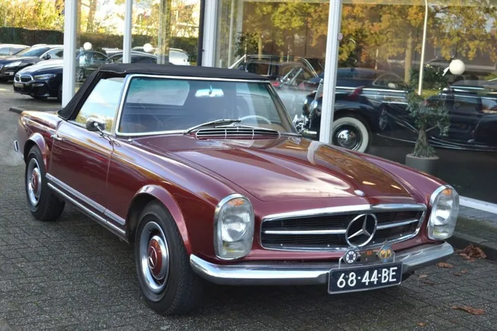 Mercedes-Benz 230
