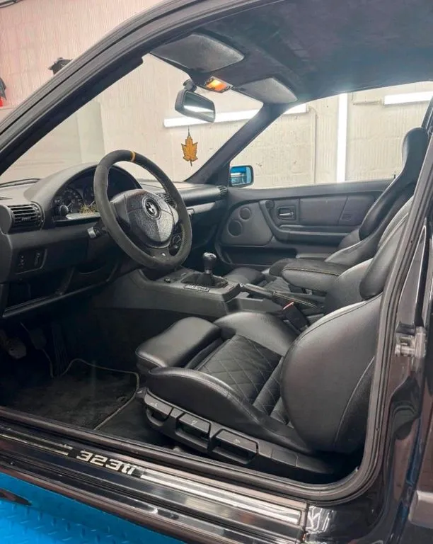 BMW 323