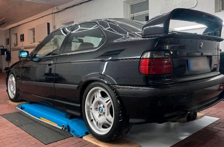 BMW 323