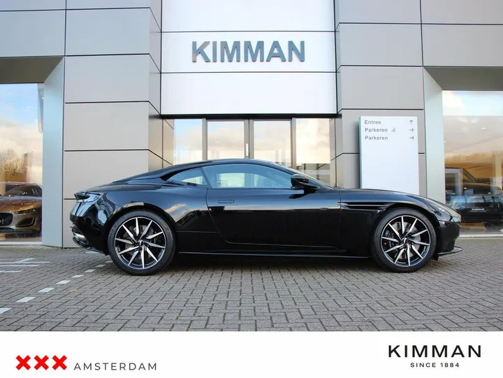 Aston Martin DB11