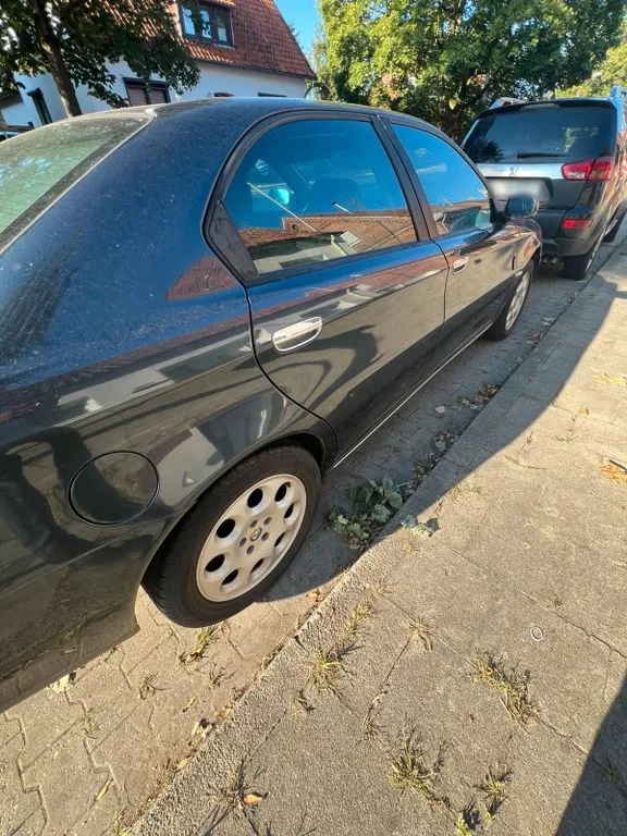 Alfa Romeo 166