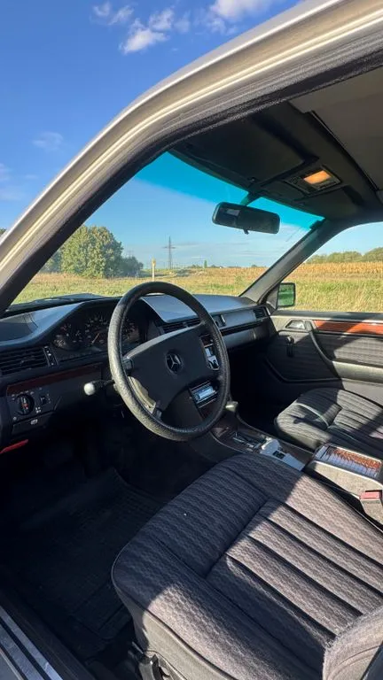 Mercedes-Benz 230