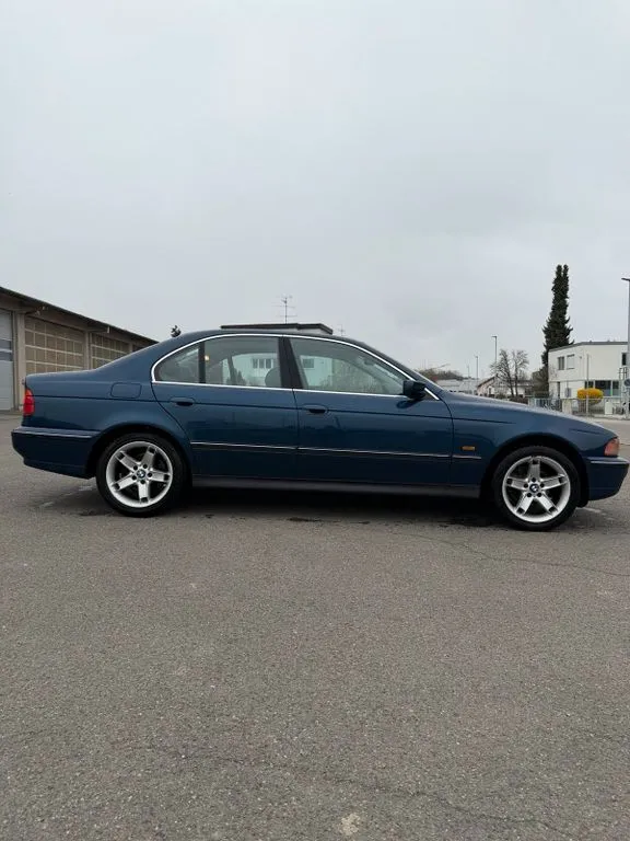 BMW 523