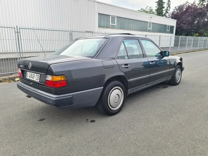 Mercedes-Benz E 260