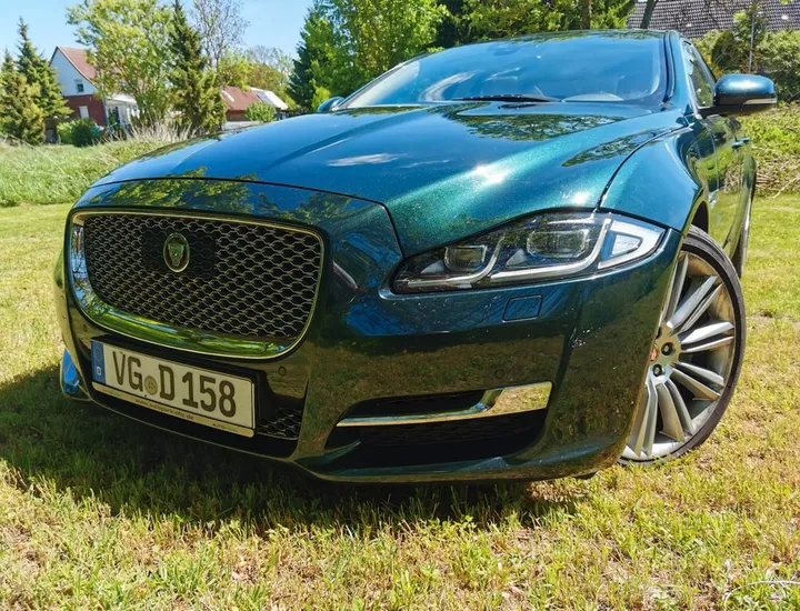 Jaguar XJ