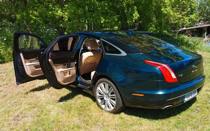 Jaguar XJ