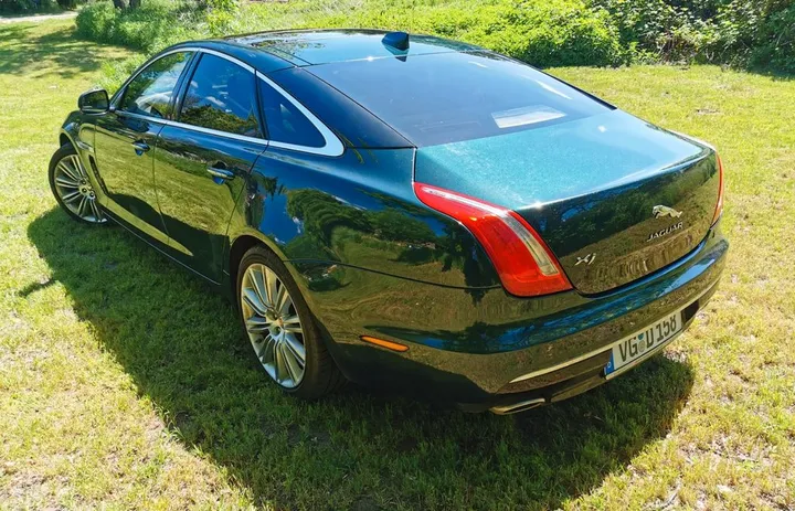 Jaguar XJ