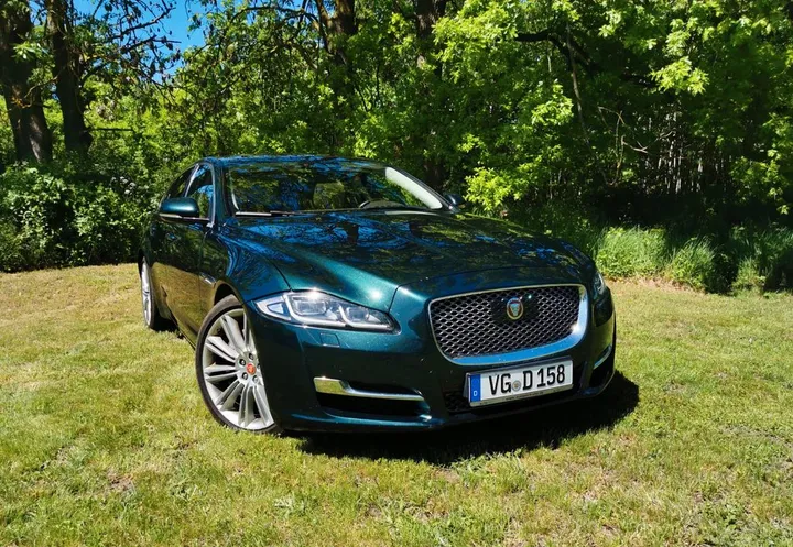 Jaguar XJ