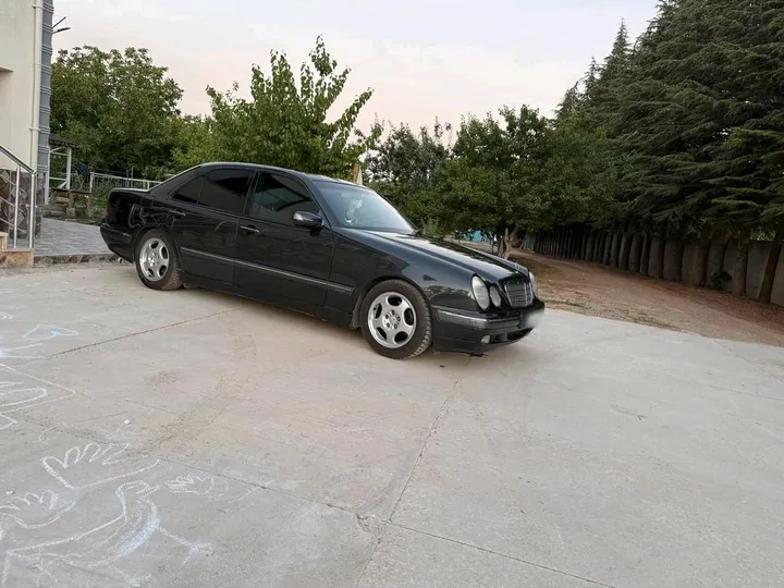Mercedes-Benz E 220