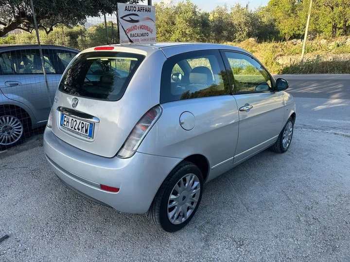 Lancia Ypsilon