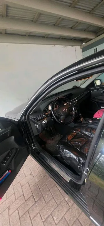 Mercedes-Benz E 200