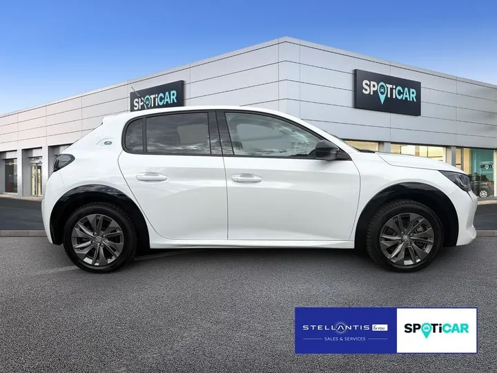 Peugeot e-208