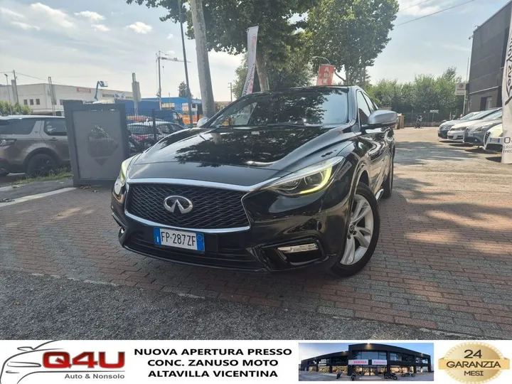 Infiniti Q30