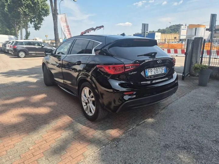 Infiniti Q30