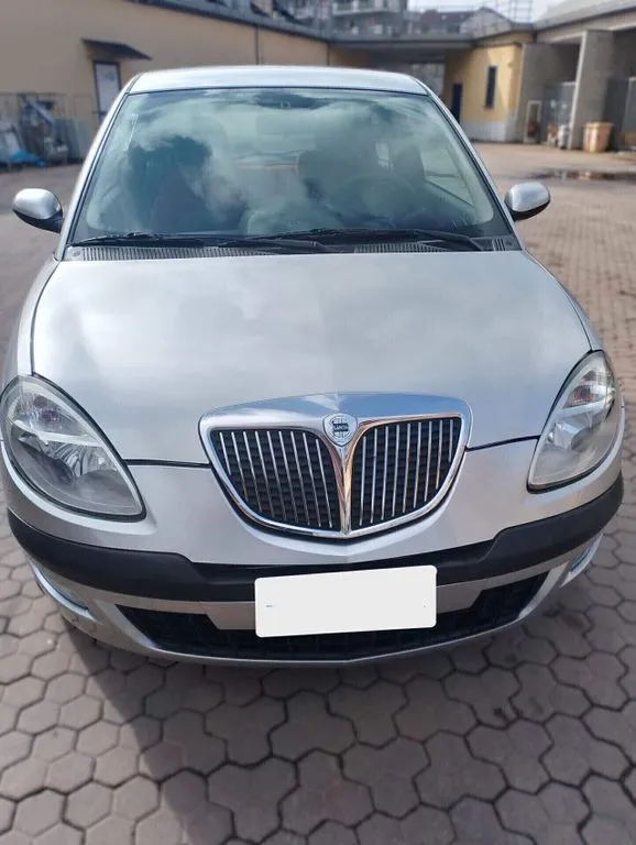 Lancia Ypsilon