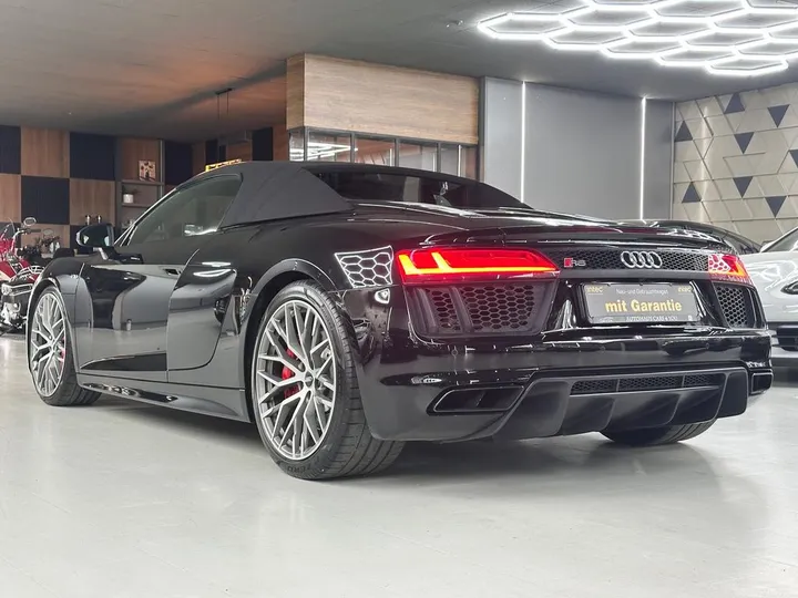 Audi R8