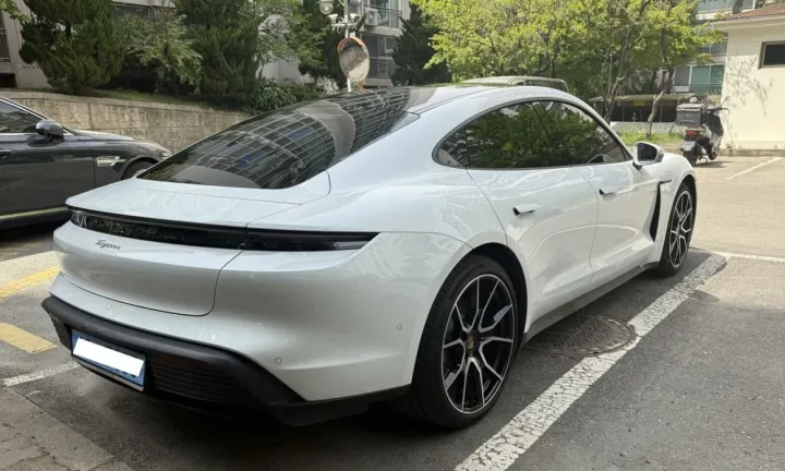 Porsche Taycan