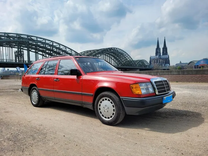 Mercedes-Benz 230