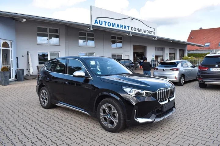 BMW iX1