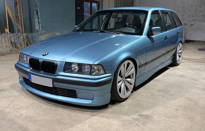 BMW 323
