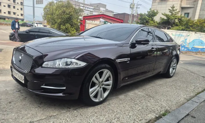 Jaguar XJ