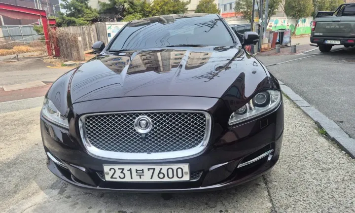 Jaguar XJ