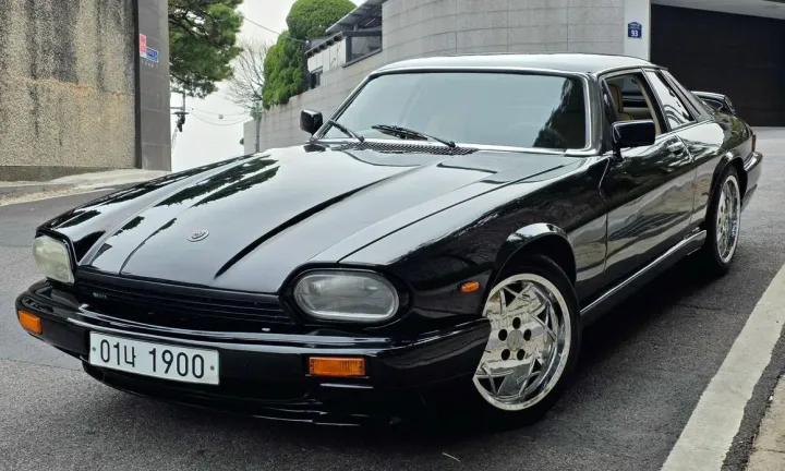 Jaguar XJR